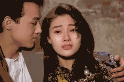 本是美艳无双的长相，却甘愿成为富豪们的“猎物”，耗尽青春