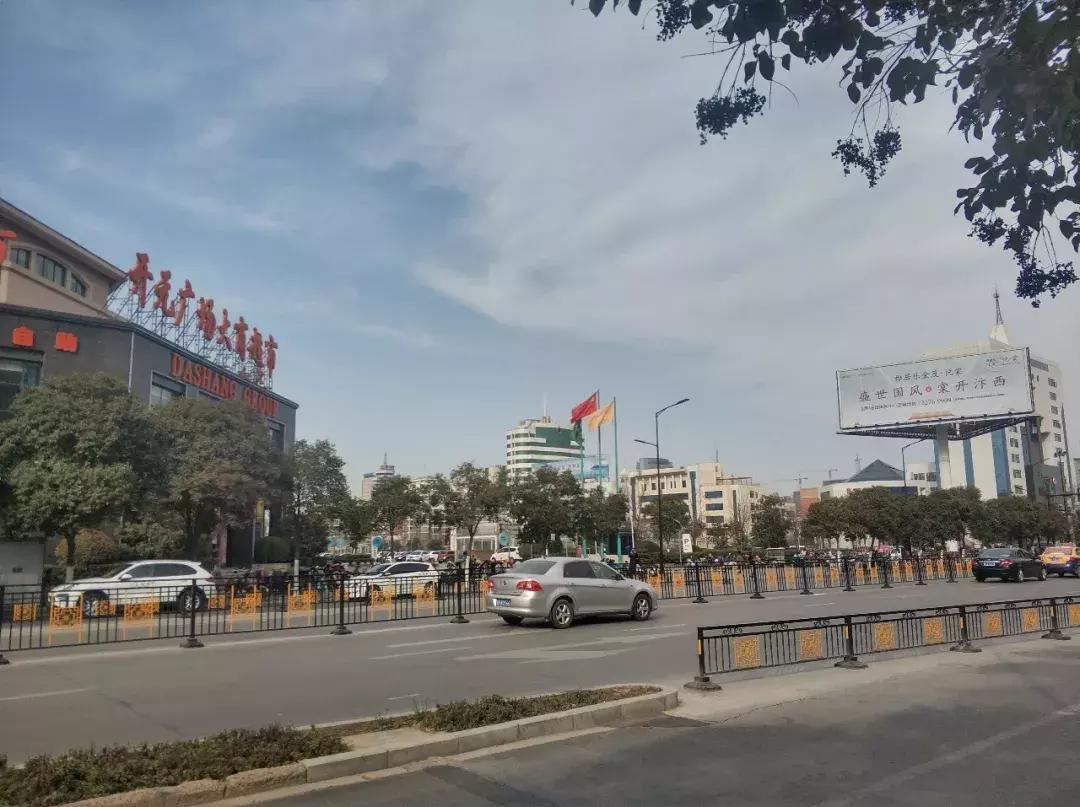 各大房企争相布局商办赛道,开发商抢地成热潮