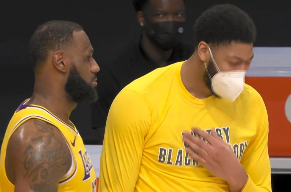 詹姆斯沮丧时刻,詹姆斯连续两次失误