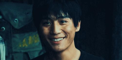 41岁“演技派”刘烨，曾3夺影帝娶小两岁娇妻，今一家四口惹人羡