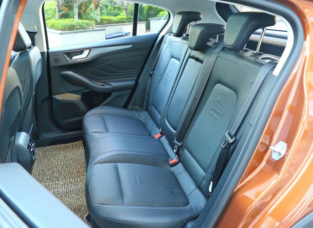 福特再亮王牌，变速箱动力衔接平顺给力，可惜三缸机成败笔