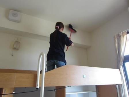 清理地板墙面,清洁天花板污垢的小妙招