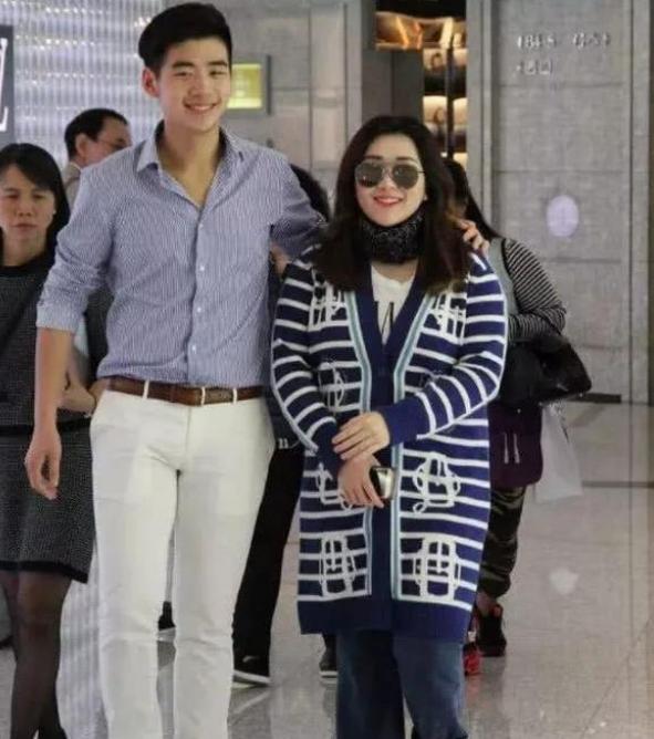 叛逆千金何超盈：未婚先孕，闪婚小8岁哈尔滨学霸，如今怎样了？