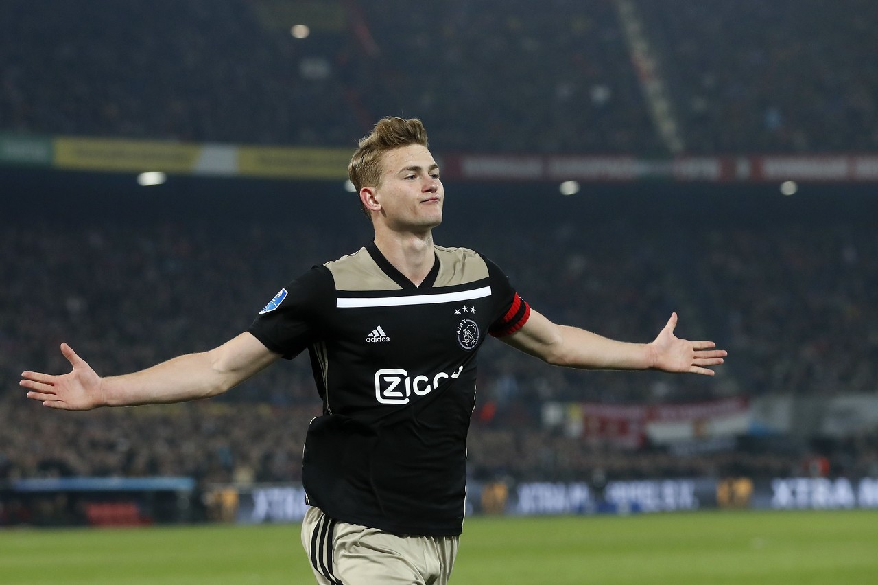 梅西和c罗以及范戴克,足坛帅哥梅西c罗