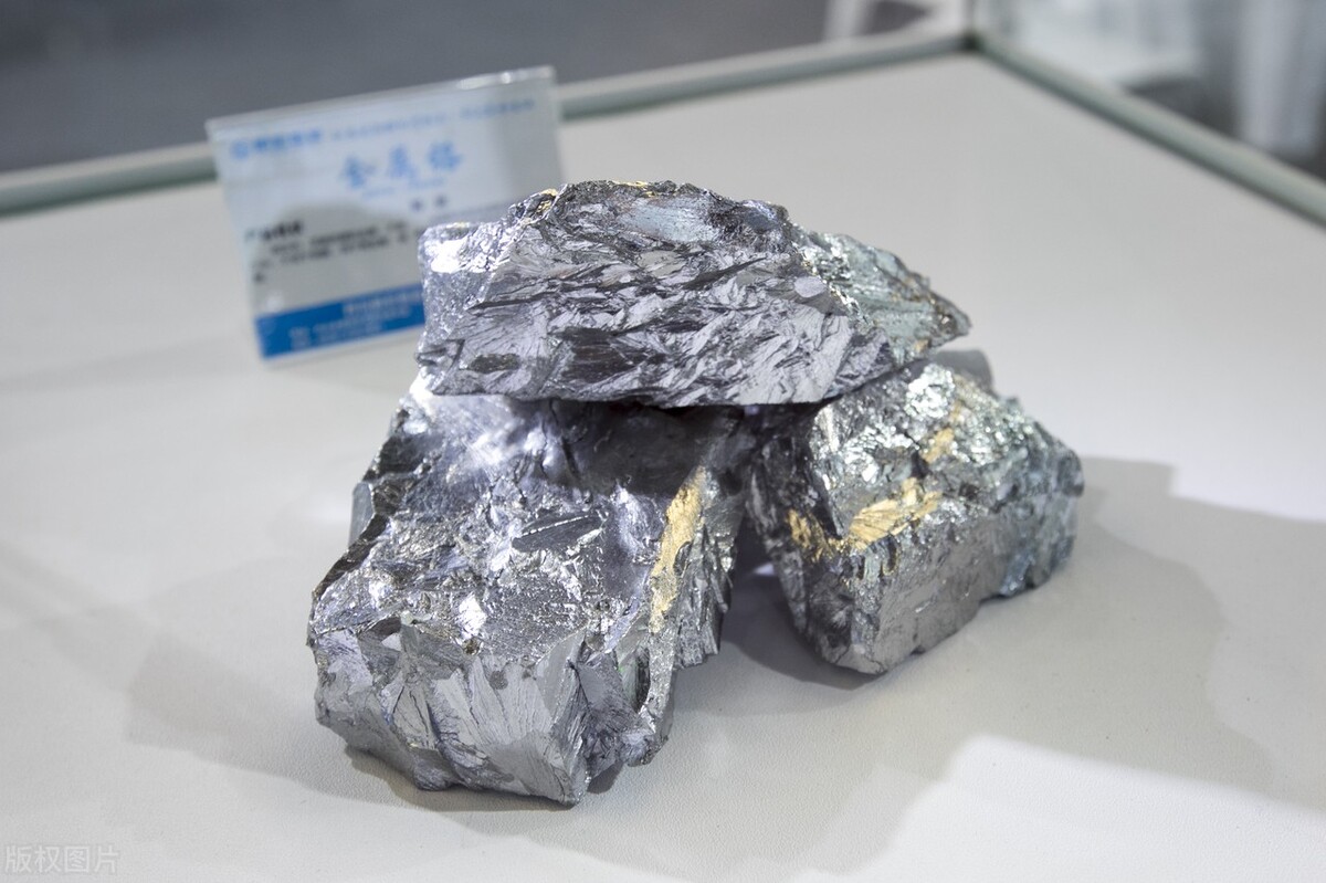 德国曾向我们出口40万套装备，为何不提钱，只想要钼、铬、钨？