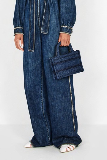 Dior发布迷你BookTote手袋:超迷你尺寸托特包