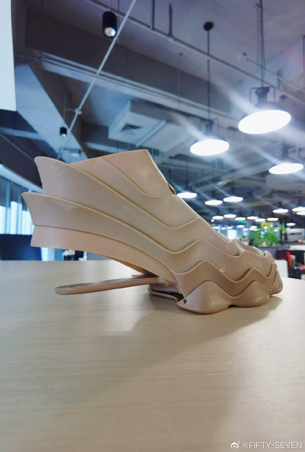 安踏三款时装鞋上市！外形夸张，最高999元，高端款你买账么？