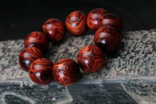 海南黄花梨如何判断价格高低的,海南黄花梨糠梨手串价格