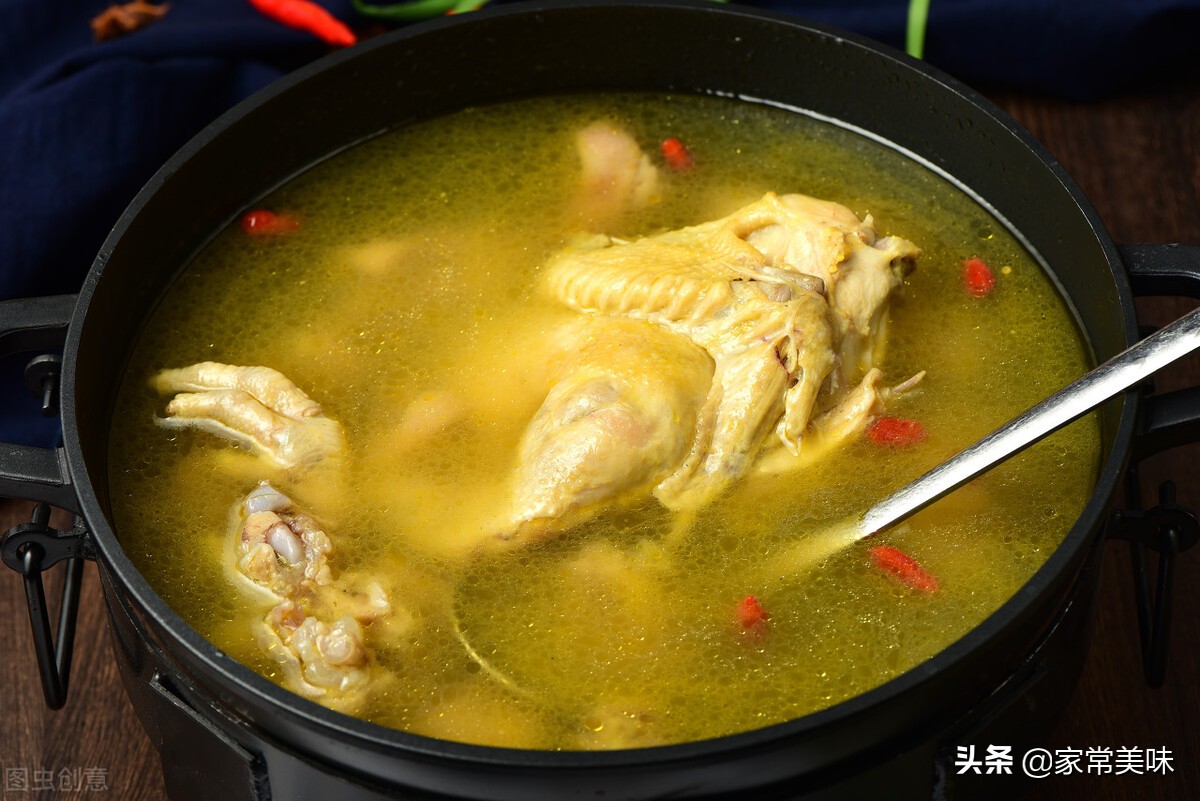 买活鸡怎么看鸡是老的还是嫩,菜市老鸡和嫩鸡怎么辨认