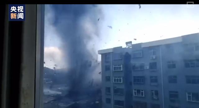 葫芦岛疑似发生龙卷风把树刮跑了,美国龙卷风紧急预警