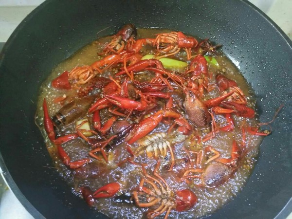 小龙虾怎么洗最快最干净不去虾头,如何快速洗小龙虾最干净的做法