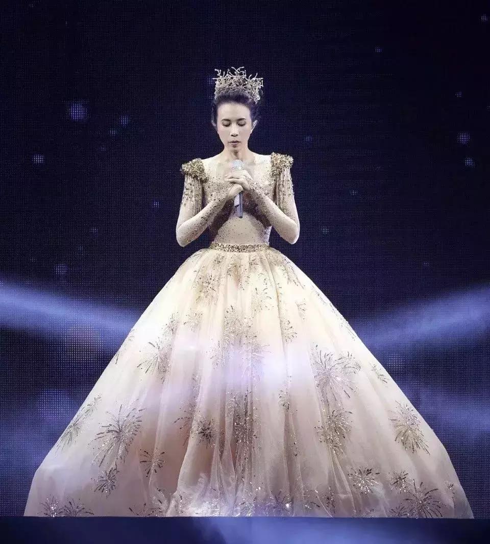 莫文蔚一个人的自律,莫文蔚年轻时身材照