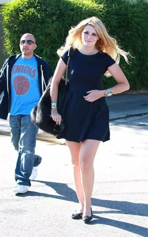 屁股大腿粗梨型身材适合什么裤子,梨形身材腿粗屁股大的裤子