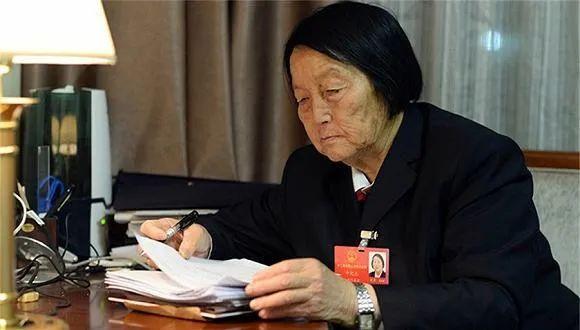 洪水和暴雨致多地险情频发,关于特大暴雨和洪水的文章