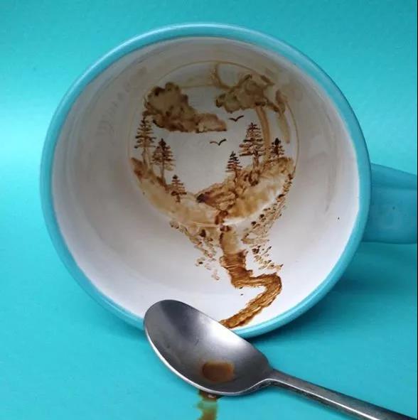 你可以擦掉那滴水,或者顺势用它画点不一样的美丽