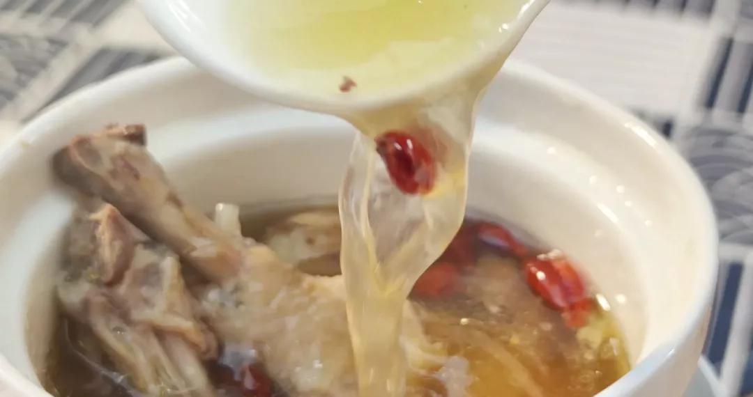 秋天煲鸡汤的最佳搭配,秋天进补的鸡汤