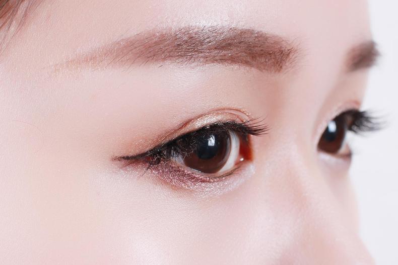 冬季皮肤干燥卡粉怎么办,秋冬妆容怎么保湿不卡粉