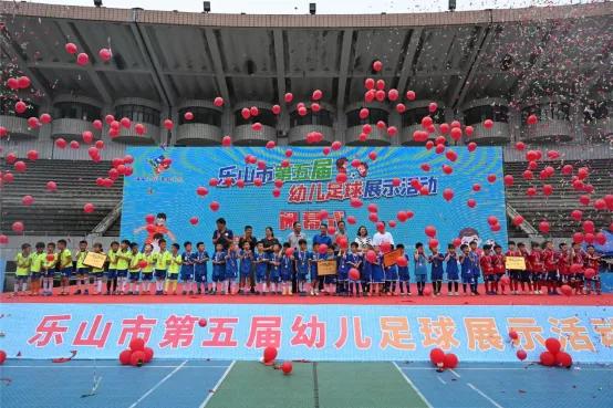 祝贺少儿足球比赛圆满结束的感言,挥洒汗水比赛完整视频