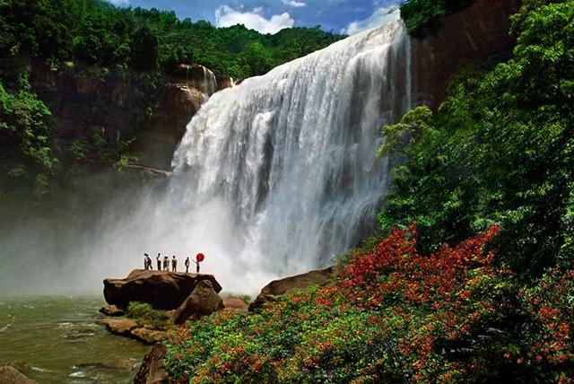 遵义赤水丹霞瀑布比黄果树更大的瀑布，尽然很多游客不知道这里