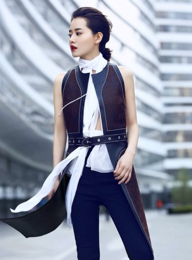 小个子女生小黑裤穿搭,小个子女生穿白裤子