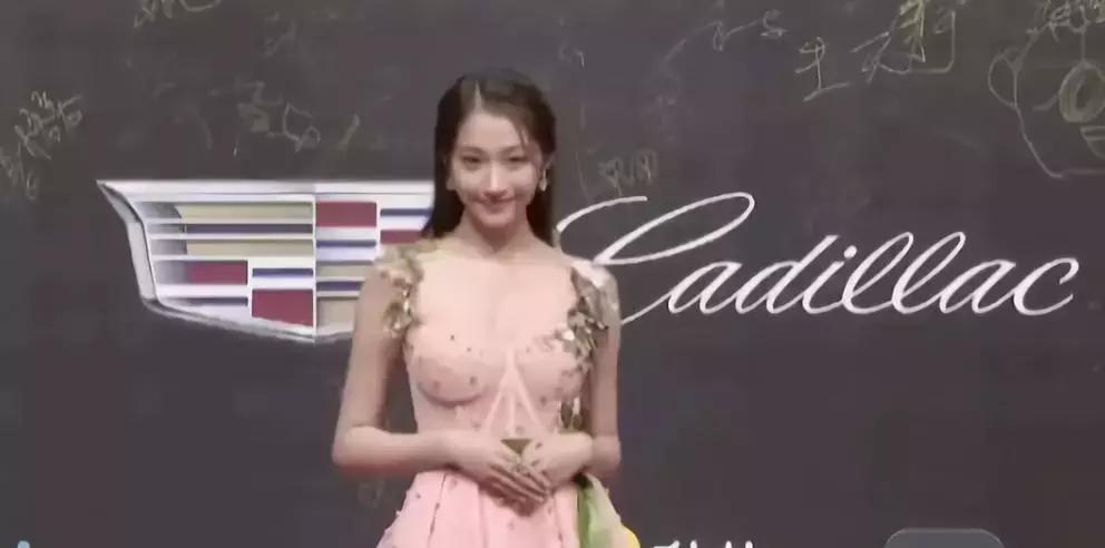 美而自知太可怕,美而自知好看的视频