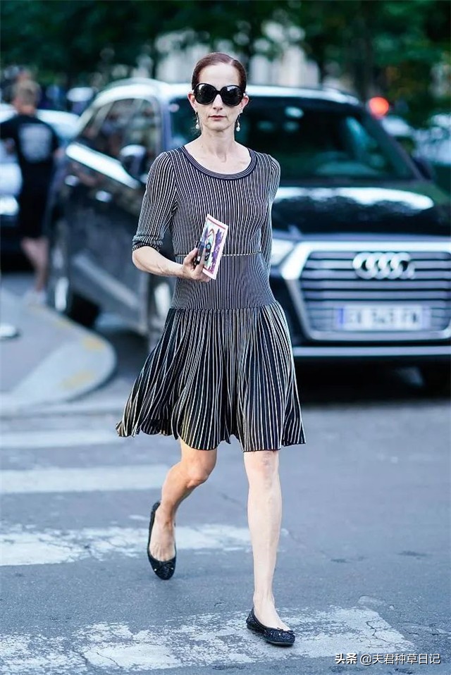 鑴变笅浣犵殑闉嬪瓙,鑴辨帀浣犵殑闉嬪瓙