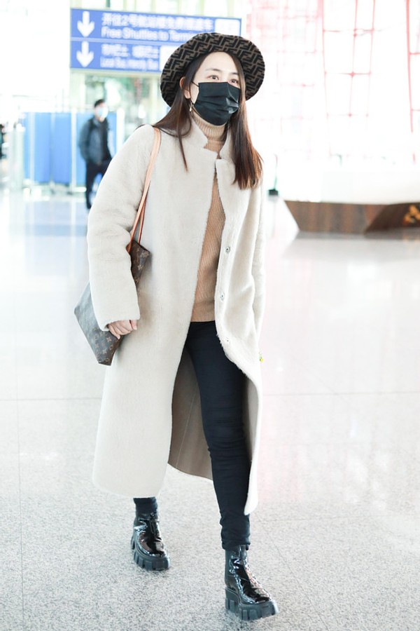 马苏穿衣搭配造型示范,马苏一身黑色的造型时尚大气