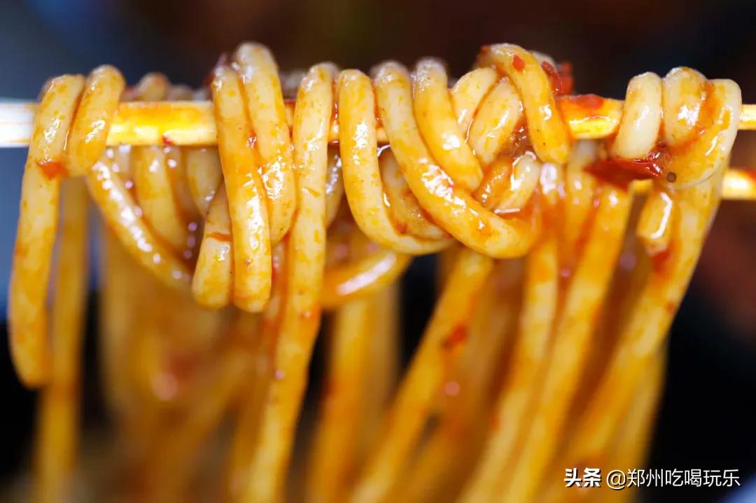 上头！爆辣*疆新**炒米粉，飙泪也想嗦完