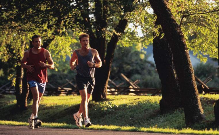 马拉松三个小时怎么跑,三小时跑完半马怎么训练