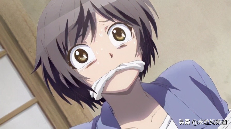 电梯9岁女孩机智自救,女人电梯自救