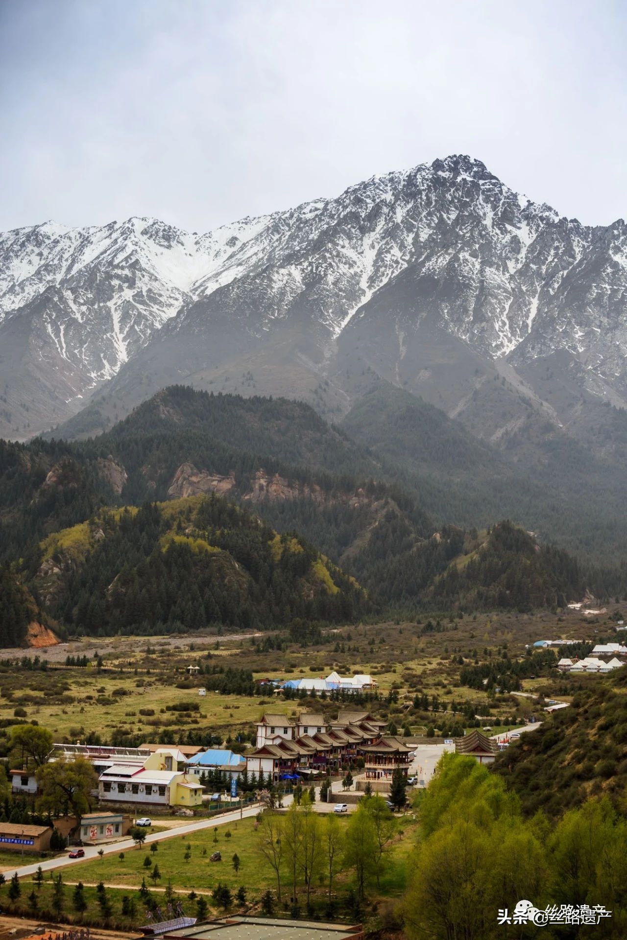 马蹄寺石窟群最大的洞窟,马蹄寺33天石窟内景色