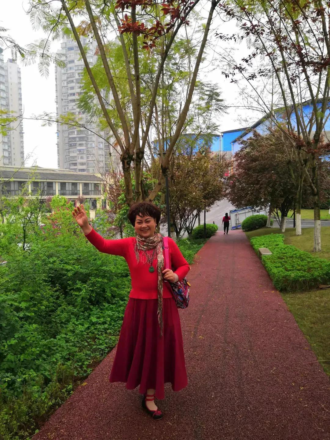 春游和姐妹踏青,春游踏青姐妹拍照