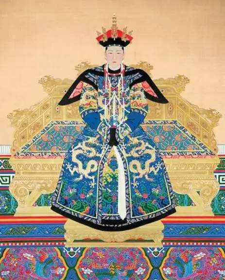 康熙的陵墓中为何葬了48名妃子,康熙的地宫葬了几位皇后