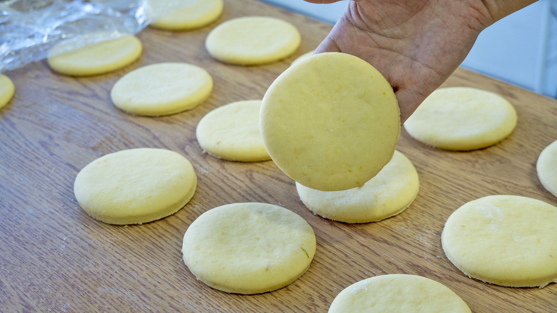 软糯香甜的南瓜饼超简单,好吃的南瓜饼老人孩子都抢着吃