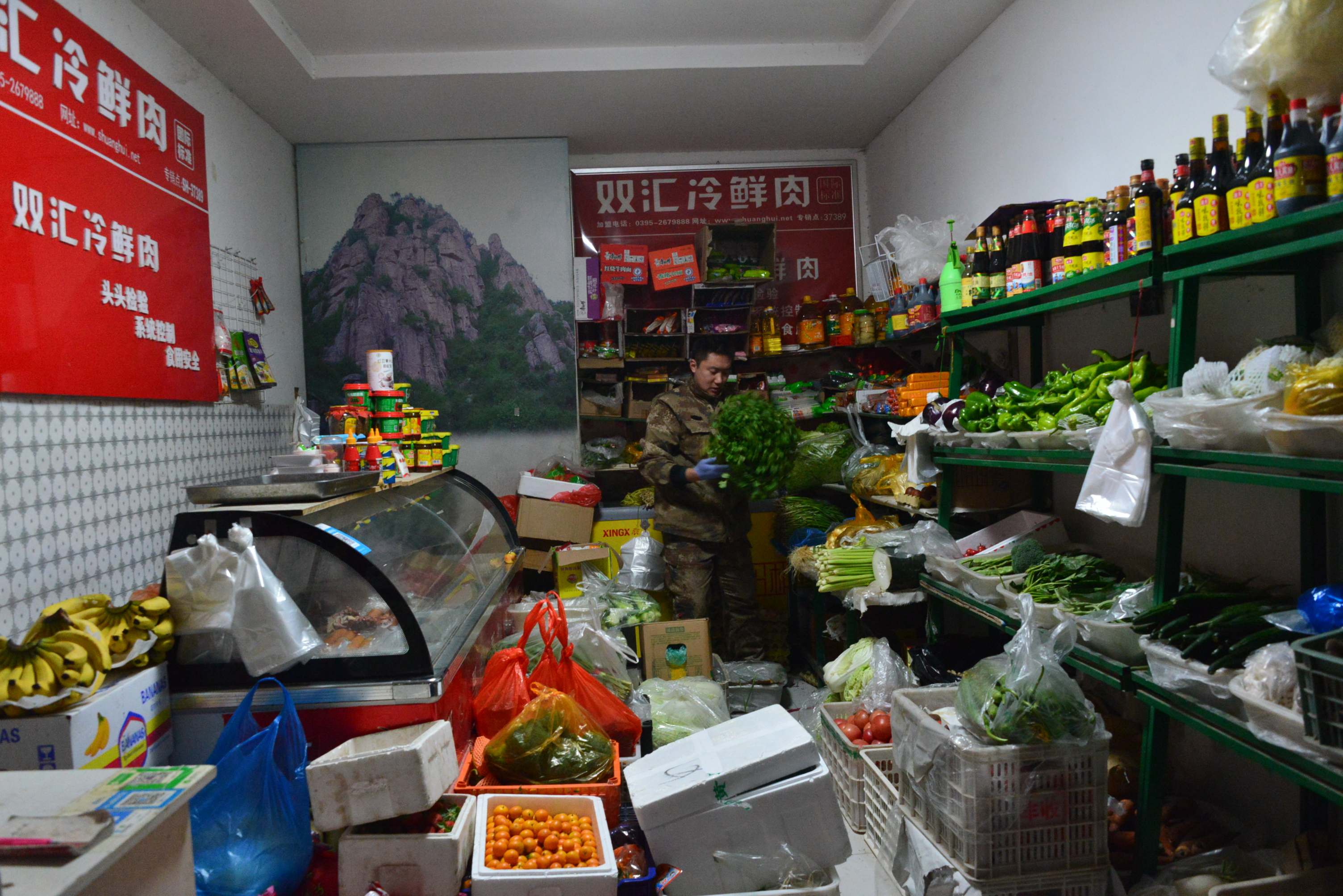 90后小伙创业开网店,90后创业小伙卖菜