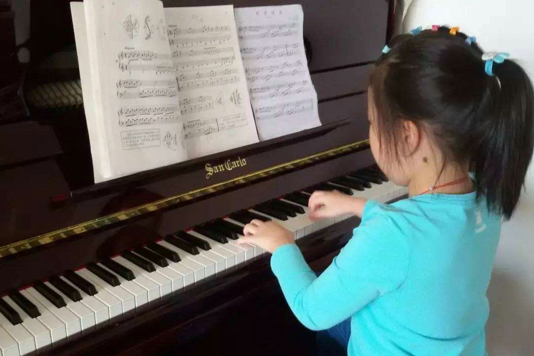 成绩好的孩子是怎么培养出来的,孩子学习自学好还是老师教的好