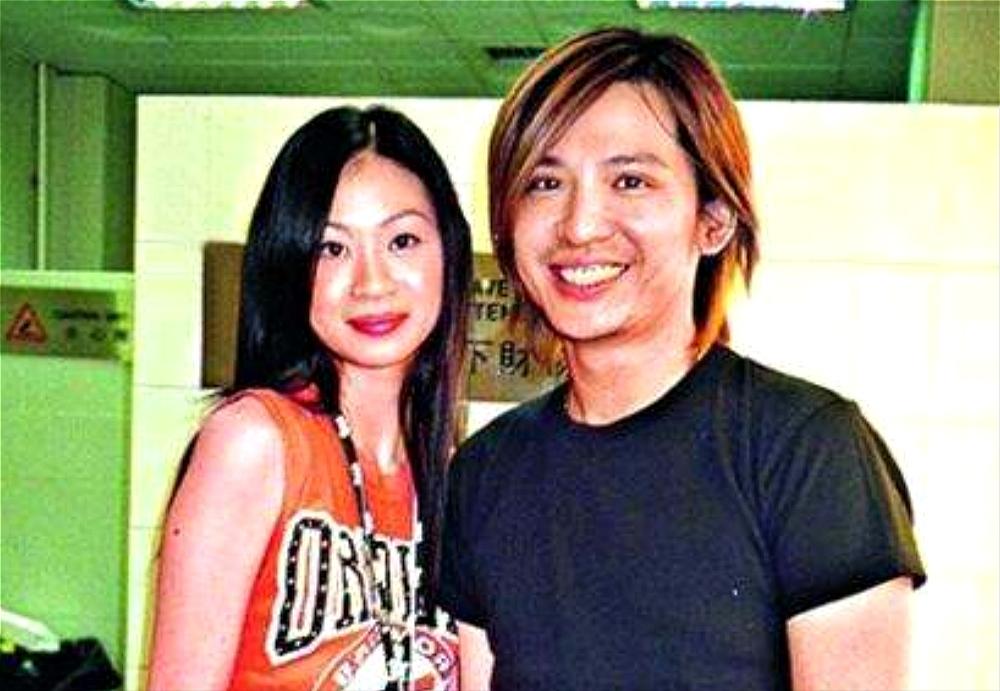 黄贯中转头看向黄家驹图片,黄贯中还会和黄家强追忆家驹么