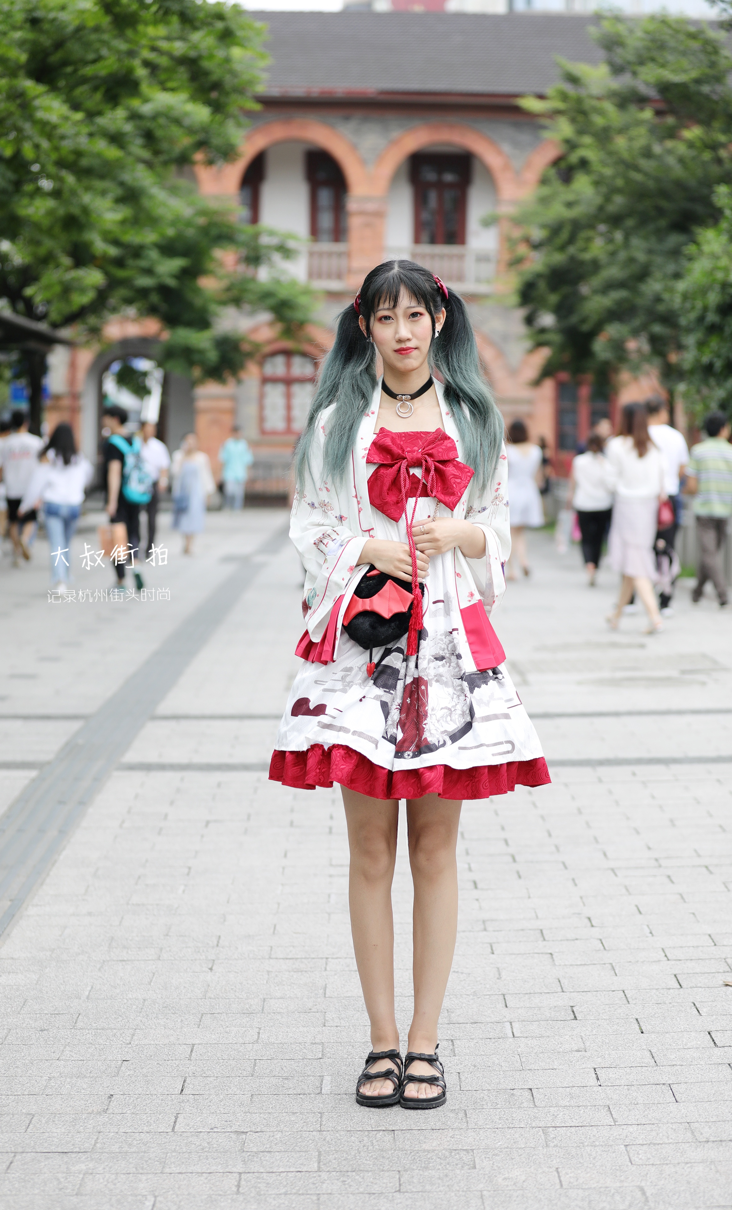 大叔街拍唯美,街拍大叔长裙微胖