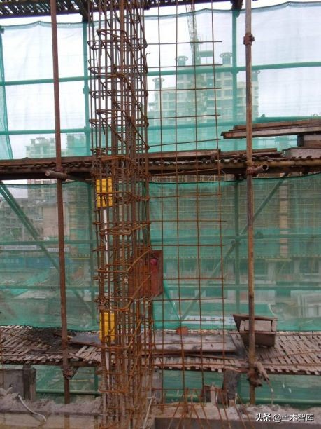 土建安装装饰工序穿插,土建同步穿插施工视频