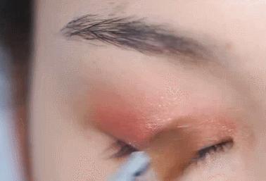 新手也能快速画好的日常眼妆,眼妆教程手把手教你画眼妆
