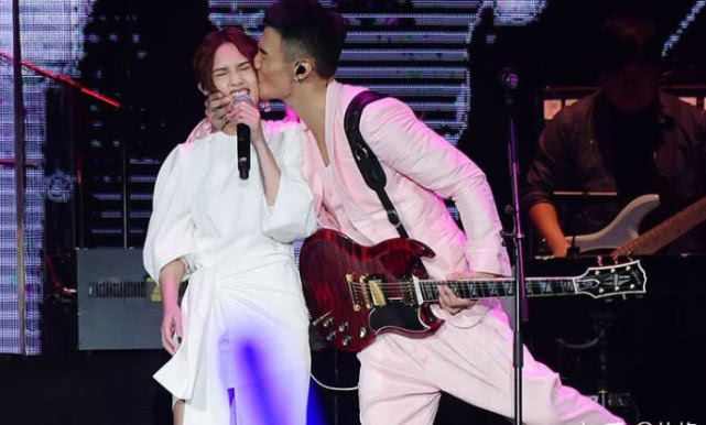 李荣浩为杨丞琳发四次生日祝福,李荣浩哪一年生日会表白杨丞琳