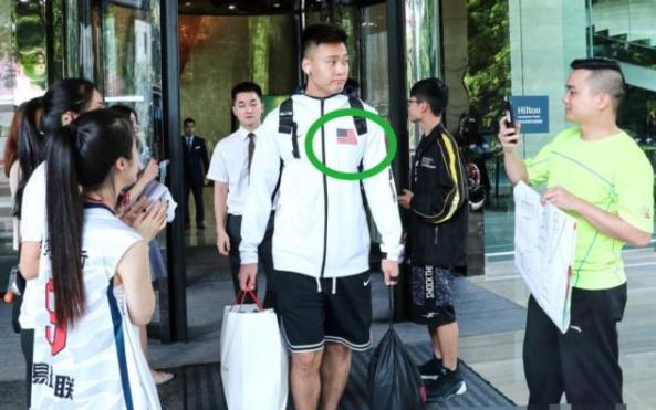 世界杯穿美国队服惹争议，这次因直播卖月饼被禁赛，赵睿长点心吧