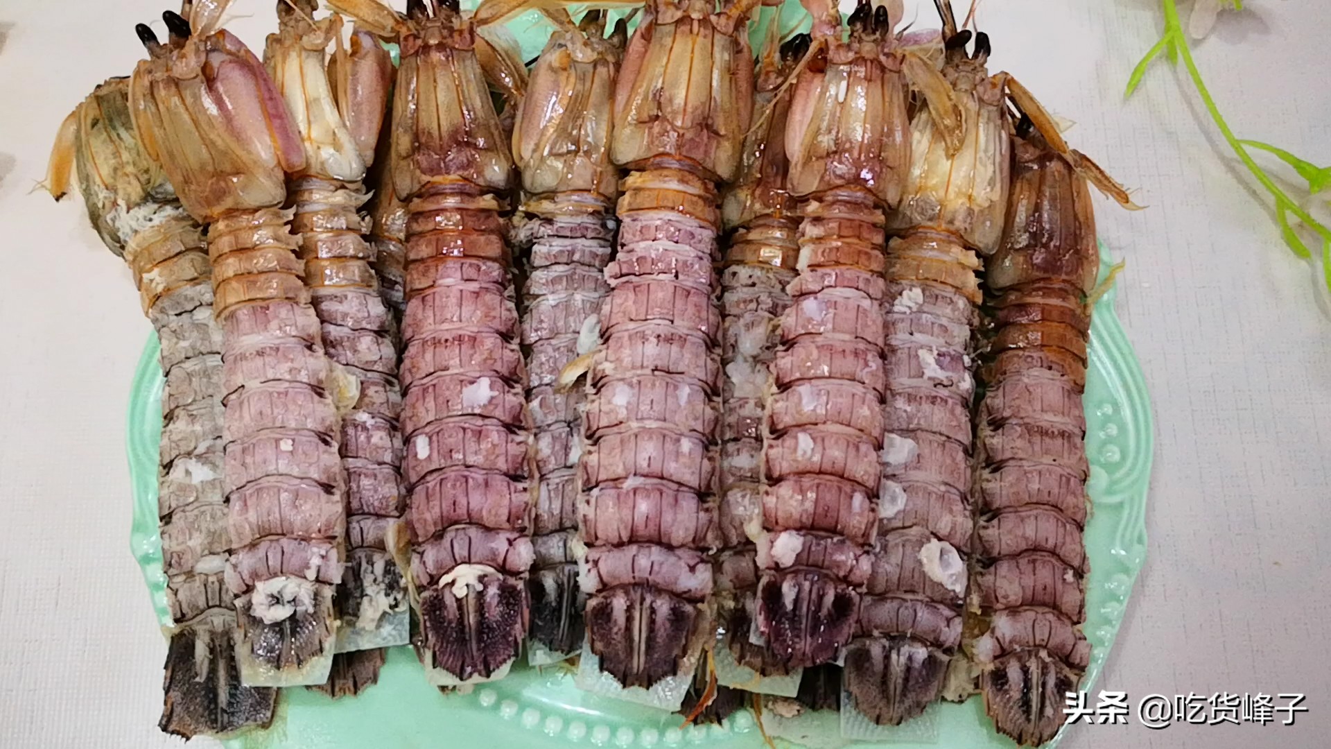 爱吃皮皮虾的要留意了，秋冬的皮皮虾能吃吗？教你一招，轻松扒虾