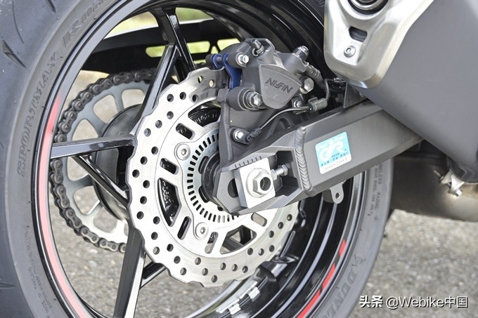 川崎z900跟川崎z1000有什么差别,川崎Z900驾驶体验