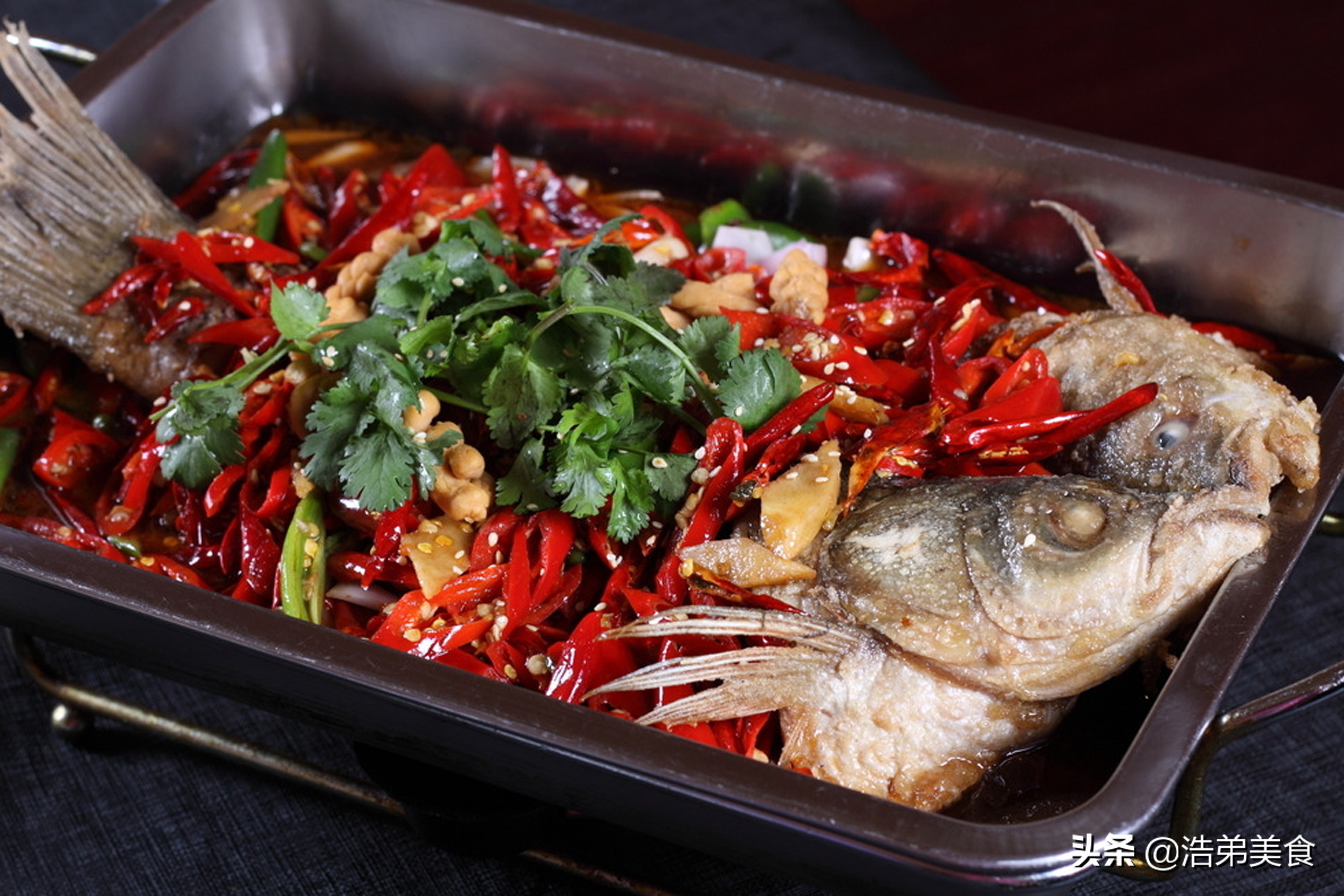 烤鱼店制作烤鱼全过程,厨师长秘制烤鱼配方分享