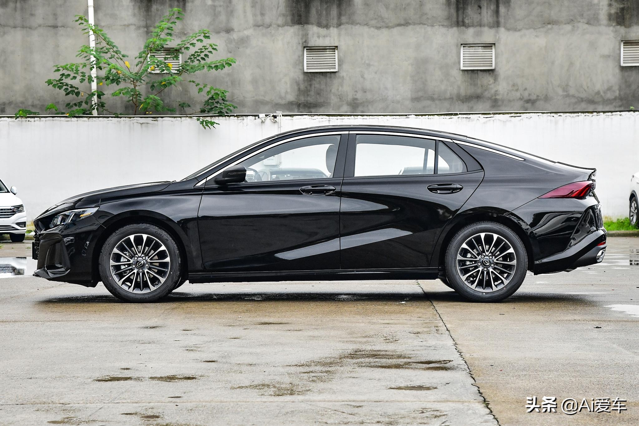 传祺影豹j16苏神版优惠多少,广汽传祺影豹和名爵5对比