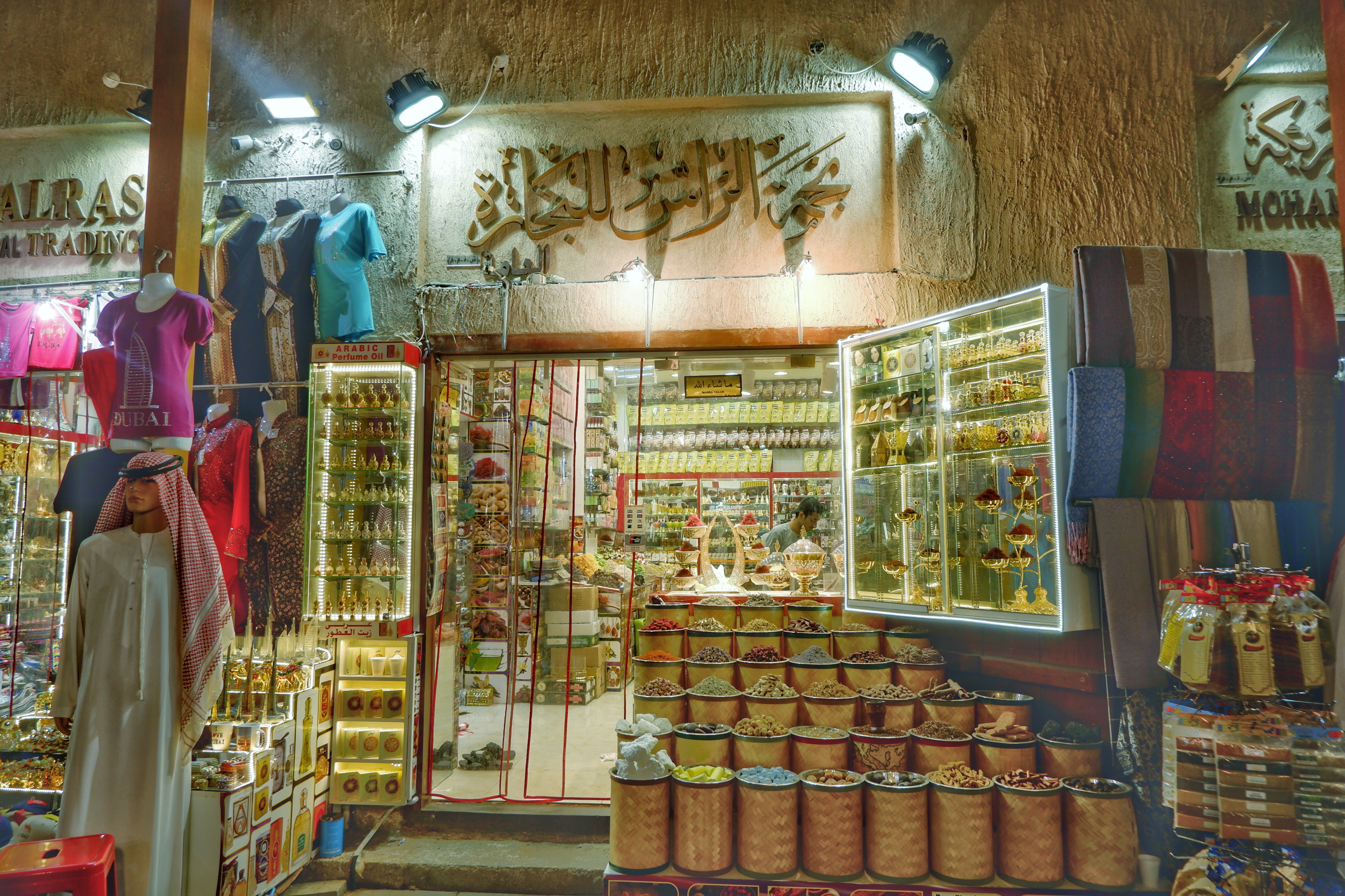 迪拜紫色香精香水批发,迪拜香精为什么比香水便宜好多呢