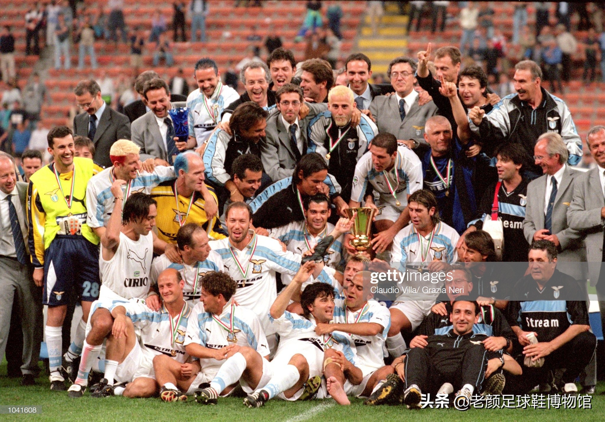 真不比齐达内差，捷克铁人也曾在欧洲优胜者杯决赛天外飞仙制胜