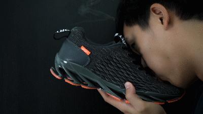 adidas三条杠运动鞋,adidas三条纹鞋舒适感