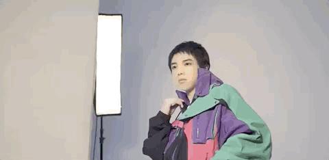 既好看又洋气的黑色运动鞋,超好看的运动鞋少女